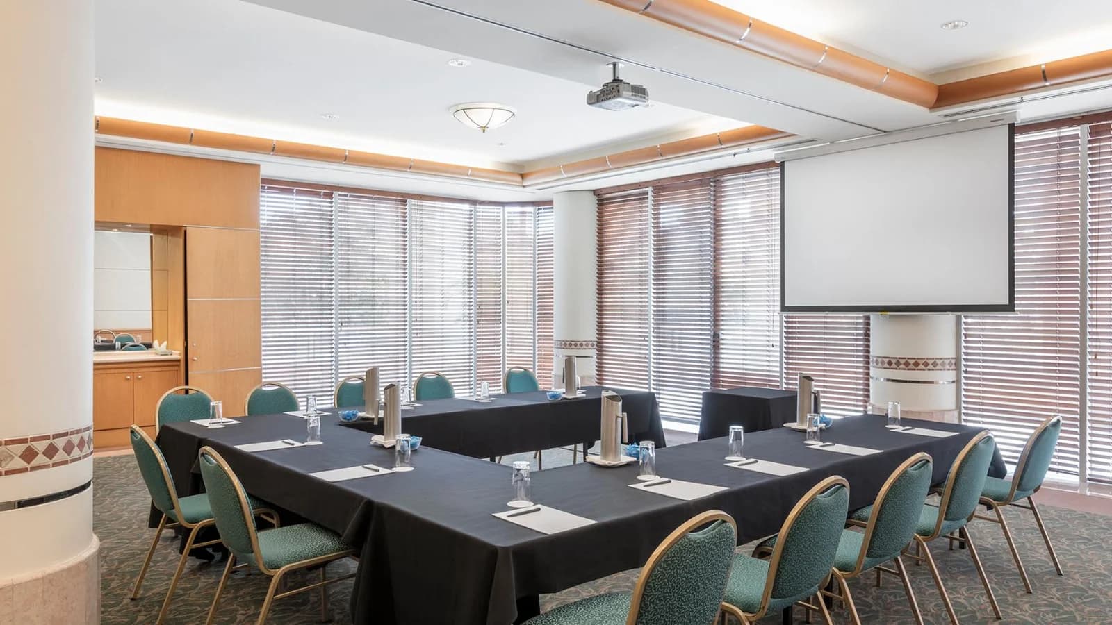 The Waratah Room at Oaks Gold Coast Hotel photo 1
